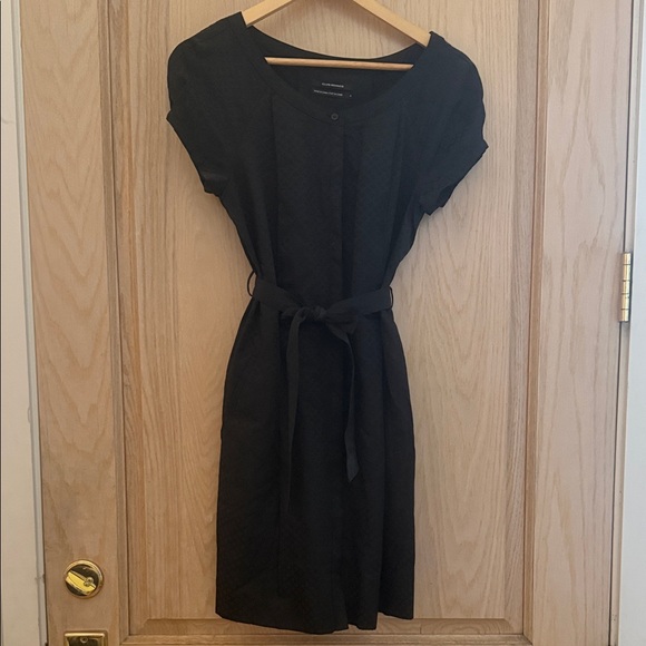 Club Monaco Dresses & Skirts - Club Monaco Black Short-Sleeve Midi Dress with Waist Tie